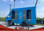 Gercep! Dinas Lingkungan Boyong Mobil Toilet Buat Warga Terdampak Banjir Sungai Sadar