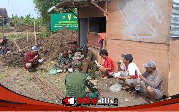 Di Balik Pembangunan Jembatan, TNI dan Warga Rajut Kebersamaan Lewat Makan Siang Sederhana