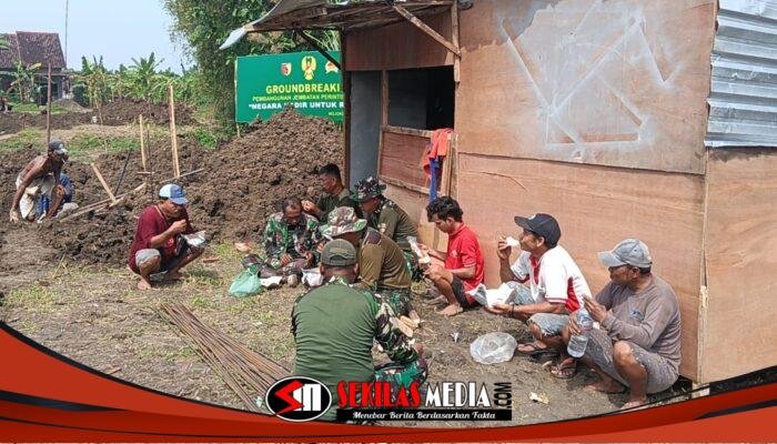 Di Balik Pembangunan Jembatan, TNI dan Warga Rajut Kebersamaan Lewat Makan Siang Sederhana