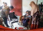 Kunjungi Rumah Mbah Marsiyah CJH Tertua, Mas Dhito Beri Kursi Roda