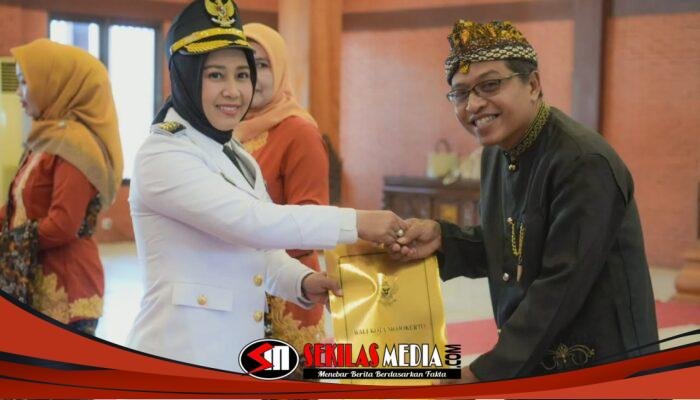 Wali Kota Mojokerto Serahkan SK Tujuh Kepala Sekolah Baru di Momen Hardiknas 2026