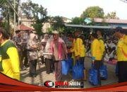 Lulus 100 Persen, SMK PGRI 1 Gresik Rayakan dengan Berbagi Sembako Kepada 200 Tukang Becak