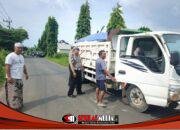 Polsek Solokuro Tertibkan Truk Bermuatan Pedel Tanpa Penutup