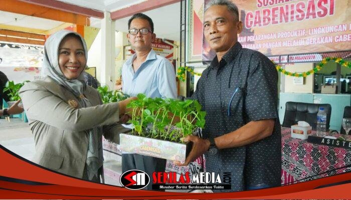 Cabenisasi Digenjot, Warga Mojokerto Terima Bibit Cabai Gratis