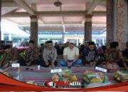 Empat Gunungan Tumpeng Semarakkan Sedekah Bumi Desa Hendrosari Menganti