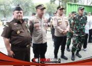 Dukung Ketahanan Pangan Nasional, Polres Gresik Kawal Kunjungan Mentan ke Gudang Bulog