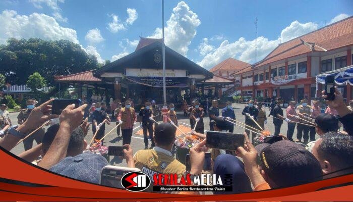 Terima Penghargaan Bea Cukai, Bupati Mojokerto Perkuat Komitmen Berantas Rokok Ilegal