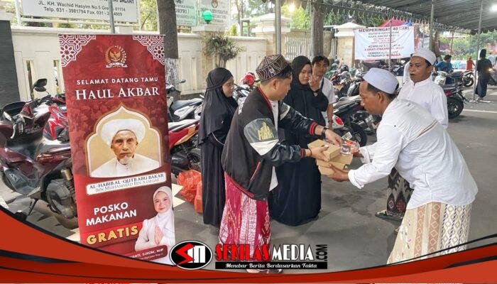 Nila Yani Dirikan Posko Makanan Gratis untuk Jamaah Haul Habib Abu Bakar Assegaf di Gresik