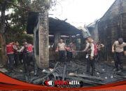 Bukan Cuma Jaga, Polres Labuhanbatu Ikut Sapu Puing Pasca Kebakaran di Rantauprapat