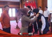 Sensus Ekonomi 2026 Dimulai, Ning Ita Kukuhkan 99 Petugas Pendata di Kota Mojokerto
