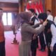 Sensus Ekonomi 2026 Dimulai, Ning Ita Kukuhkan 99 Petugas Pendata di Kota Mojokerto