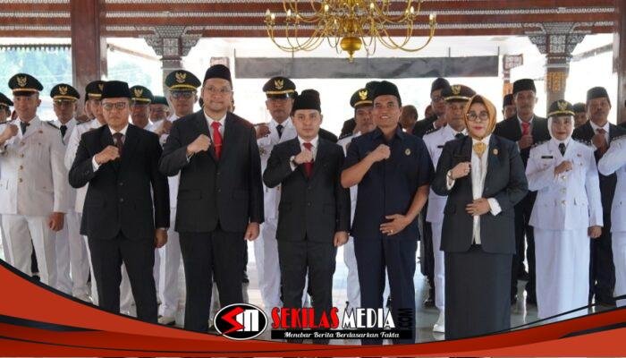 Perkuat Pelayanan Publik, Bupati Mojokerto Lantik 30 Camat dan Sekcam