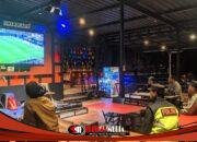 Melalui Nobar Piala Dunia, Polsek Pacet Bangun Keakraban dengan Warga