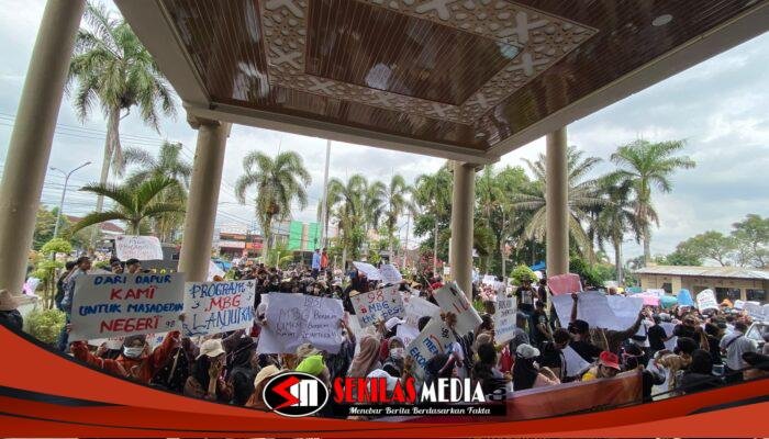 Ribuan Warga Jember Gelar Aksi Damai Dukung Program MBG
