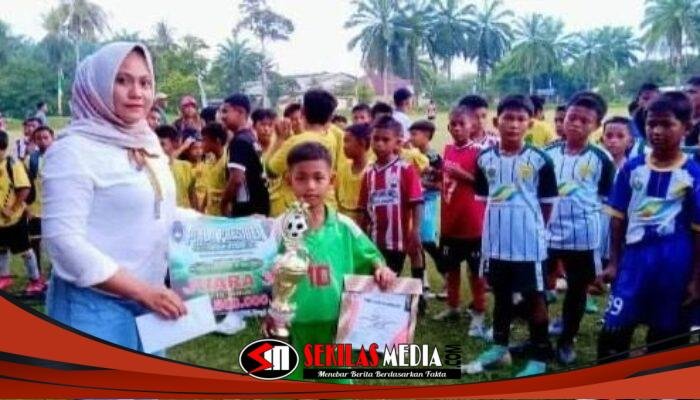 Ketua PWI Labuhanbatu Erni Manja Hasibuan Apresiasi Danyonif 956/SBA, Peduli Bibit Sepakbola Usia Dini