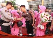Kapolres Gresik Pimpin Kenaikan Pangkat 82 Personel, Ingatkan Layani Masyarakat dengan Hati