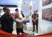 Ning Ita Tinjau Pameran Lukisan dan Fotografi, Dorong Seni Jadi Penggerak Ekonomi Kota Mojokerto