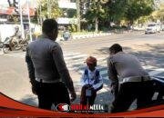 Satlantas Polres Gresik Antar Pulang Siswa SD yang Tersesat, Orang Tua Lega
