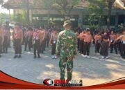 Bentuk Karakter Sejak Dini, Satgas TMMD 129 Bojonegoro Latih Baris Berbaris Siswa SD Kesongo