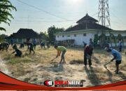 Jejak Bakti Satgas TMMD 129 Bojonegoro: Jadikan Halaman Masjid Dusun Krebet Bersih dan Nyaman untuk Ibadah