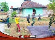 Percepat Pembangunan Jalan Cor Beton: Satgas TMMD 129 Bojonegoro dan Warga Gotong Royong Turunkan Material Besi