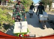Gerobak Dorong Jadi ‘Kendaraan Tempur’ Satgas TMMD 129 Bojonegoro Angkut Material