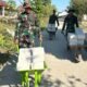 Gerobak Dorong Jadi ‘Kendaraan Tempur’ Satgas TMMD 129 Bojonegoro Angkut Material
