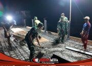 TNI dan Warga Cor Jembatan Garuda hingga Malam, Pantang Pulang Sebelum Tuntas
