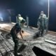 TNI dan Warga Cor Jembatan Garuda hingga Malam, Pantang Pulang Sebelum Tuntas
