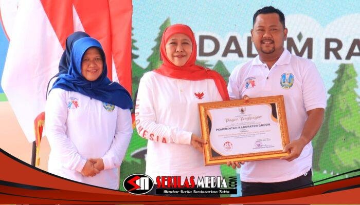 Gresik Raih Indeks Perlindungan Anak Terbaik se-Jatim, Bupati Yani Terima Penghargaan