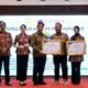 Komitmen Bangun Ketahanan Keluarga, Bupati Gresik Sabet 5 Penghargaan Harganas Jatim