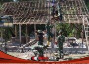 Semangat Gotong Royong Menyala di Kesongo: Satgas TMMD 129 dan Warga Bahu-Membahu Pasang Atap Rumah Mbah Kardo