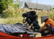 Lelah Tak Terasa: Satgas TMMD 129 Bojonegoro Bantu Benahi Jembatan Warga Kesongo