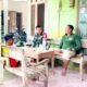 Menganyam Kebersamaan di Teras Desa: Cara Babinsa Kesongo Rangkul Warga Sukseskan TMMD 129 Bojonegoro