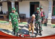 Sentuhan Kasih di Kesongo: Saat Satgas TMMD 129 Bojonegoro Merangkul Mbah Kasidah Menatap Rumah Baru Anak Tercinta