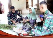 Gagah di Lapangan, Telaten Menganyam Janur: Potret Kemanunggalan Satgas TMMD 129 Bojonegoro di Kesongo