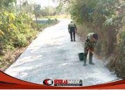 Sentuhan Akhir Bertangan Dingin: Satgas TMMD 129 Bojonegoro Bikin Jalan Desa Kesongo Rapi dan Aman