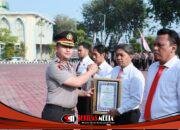 Polres Gresik Beri Reward, 6 Personel dan 2 Warga Dinilai Berkontribusi Jaga Kamtibmas