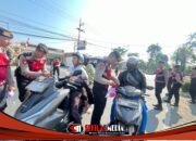 Polres Mojokerto Bagikan 150 Bendera Merah Putih, Semarakkan HUT ke-81 RI