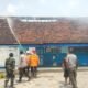 Atap Ruang Kelas SMK Muhammadiyah 2 Kutorejo Terbakar, TNI-Polri dan Damkar Bergerak Cepat