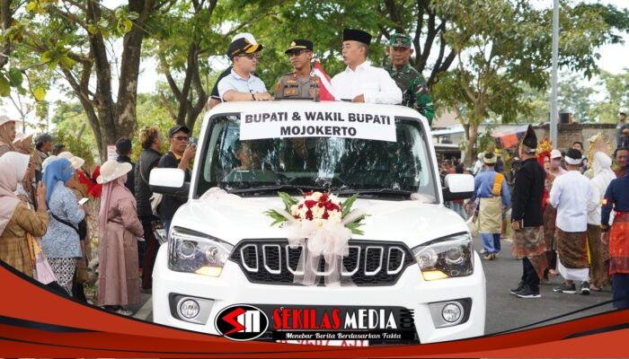 Karnaval Budaya Kembangbelor Meriah, Polsek Pacet Kawal Acara hingga Malam