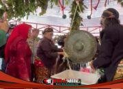 Siraman Gong Kyai Pradah Digelar Khidmat, Ribuan Warga Padati Aloon – Aloon Lodoyo