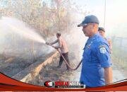 Api Berkobar Dekat Perumahan, Polisi dan Damkar Lamongan Bergerak Cepat Cegah Kebakaran Meluas
