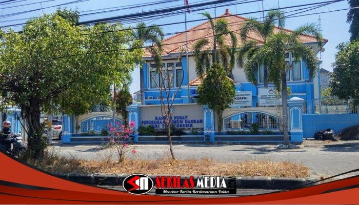 Kesulitan Air Bersih, Warga Kaplingan Adijaya Datangi Perumda Giri Tirta Gresik