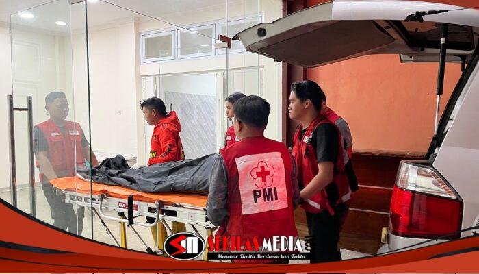 Honda CBR Tabrak PCX yang Menyeberang di Jatirejo Mojokerto, Pengendara Tewas