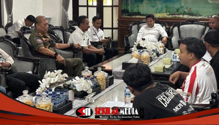 Audesi Suporter Delta Mania Dengan Bupati Sidoarjo Di Pendopo Delta Wibawa