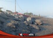 Proyek Kabel Optik Disorot, Bongkar Bangunan Penahan Abrasi Pantai Padang Galak 