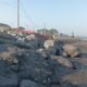 Proyek Kabel Optik Disorot, Bongkar Bangunan Penahan Abrasi Pantai Padang Galak 