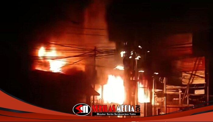 Kebakaran Toko Ogan Malang, Penjaga Malam Terjebak di Dalam Ruko hingga Alami Luka Bakar