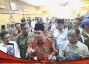 Redam Gesekan Antar Pedagang Pasar Tanjung, Gus Fawait Ketok Palu Jam Operasional Baru